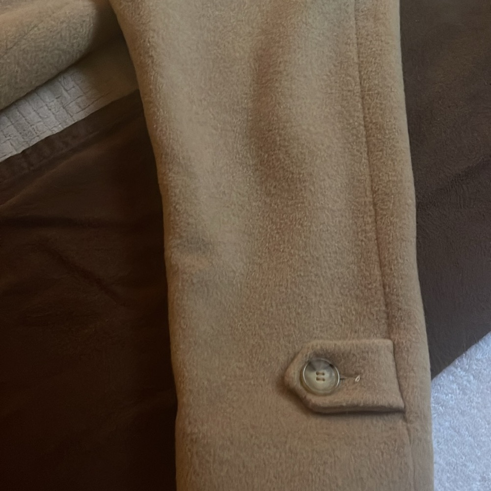 Woman’s short wool coat. In mint condition. Lightly worn. - Picture 4 of 4